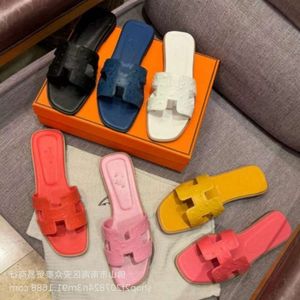 designer sandals h channelies heels H Slippers Precision Packaging Candy Ostrich Pattern Flat Bottom Slippers Women Wearing word Slippers Outside