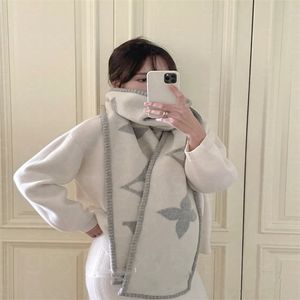 luxury scarf designers Brand Men women Scarf V Cashmere Winter Scarves Long Size Warmer Women Printing Letter Wool Bufanda echarpe luxe