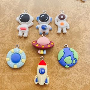 Encantos 10 pçs bonito astronauta foguete pingente para brinco jewlery fazendo descobertas resina planeta marte terra remendo diy caso de telefone