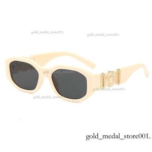 Occhiali da sole di design di lusso di moda per occhiali da donna da uomo Stessi occhiali da sole di Lisa Triomphe Beach Street Photo Small Sunnies Metal Full Frame con scatola Sonnenbri 859