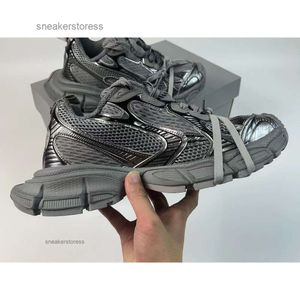 Spor Sneaker 2024 Sneakers Balencaga Triple S Track 3xl Ayakkabı Paris 3xl Erkekler Generation Moda Tasarım Şovu Tarzı Eski Blcg Kirli Yıpranmış Effect Runner Shoe M066