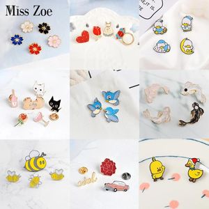 Broschen 3-6 Stück/Set Katze Rose Vogel Koi Sakura Coole Auto Brosche Button Pins Denim Anstecknadel Abzeichen Mode Cartoon Schmuck Geschenk für Kinder Mädchen