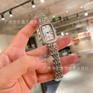 Langjia Light Fearsestrian two Pin Half Riding Series Diamond Quartz Watch Watch Small Square