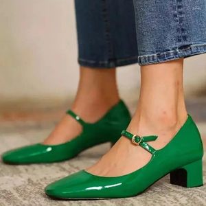 Kvinnors sandaler Spring/Summer Shoes 40-43 2024 Stor låg häl mediu 87