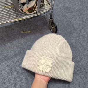 Beanie/Skull Caps Lowewe Designer Hat Luxury Leisure Luxury Lowe Sticke Hat Designer Beanie Cap Mens and Womens Fit Hat Cashmere Skull Hat Outdoor Fashion 2024