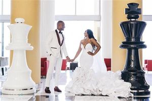 2024 Meerjungfrau-Hochzeitskleider, luxuriöse Vintage-Brautkleider mit Herzausschnitt, Kathedralenschleppe, kaskadierende Rüschen, abgestufter Satin, Übergröße, afrikanischer, nigerianischer Fischschwanz