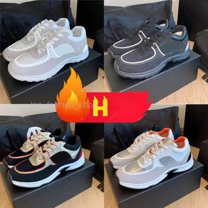 2024 Designer Sneakers bezerro vestido sapatos homens mulheres vintage camurça treinador reflexivo sneaker mens plataforma sapato branco camurça marinha mulheres luxo treinadores de couro