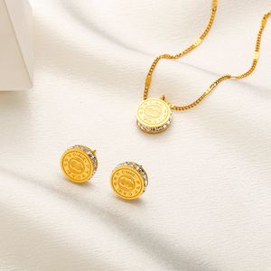 Never Fading Luxury Brand Designer Pendants Necklaces Stud Earrings Crystal Gold Stainless Steel Letter Choker Pendant Necklace Chain Jewelry Accessories Gifts