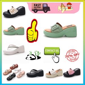 Designer Casual Platform Rise Thick Soled PVC Slippers Man Woman Light Weight Wear Resistant Leather Rubber Soft Sules Sandaler Flat Summer Beach Slipper