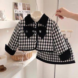 Set di abbigliamento Vendita al dettaglio 2024 Neonate Autunno Inverno Formale Lady Bow Coat Gonne Principessa T-shirt in peluche Natale Abiti scozzesi neri