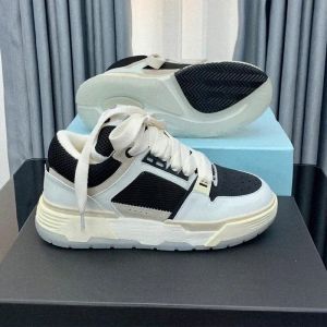 2024 Designer MA 1 DONNE SCARPE CASUALI SCHIE CASUALI PER PATTRAFFERA COPPIA COPPIA PERCHIO PER UOMINO E DONNE CUSCINARE SNEGLE SNEATURE SULLA SUCCHI