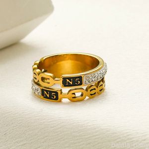 Ny lyxring klassisk stil charm kristallring 18k guldpläterade smycken kvinnor älskar presentring