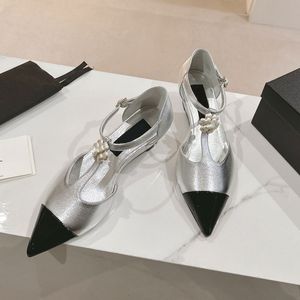 Sandalet Slingback kadın ayakkabıları patent deri sivri ayak parmağı sandale kadın Camellia sandaletler deri dış taban stiletto topuk pompaları lüks parti akşam ayakkabıları kutu