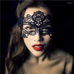 Partisleveranser S !!! 1 PC Kvinnor ihålig spets maskerad ansiktsmask sexig rekvisym kostym halloween