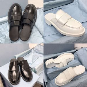 Neue Designer-Loafer-Leder-Damen-Sandalen, bequeme Pantoletten, Dreieck-Plateau-Kleiderschuh, klassische, matte Sommer-Freizeitschuhe im Freien mit Box 516