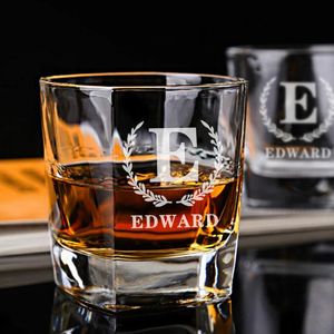 Personlig whiskyglasögon Anpassad Whisky Rocks Glass Monogram Personligt glasvaror Groomsmen -förslag Gåvor Fars gåva 240118