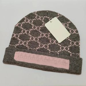 Nyaste rutiga designer beanie designer hattar för män stickade bonnetter vinter hatt höst termisk skalle mössa skidor klassiska lyxiga mössa brun svart grå håll varm n5