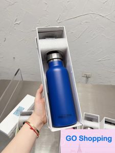 Luksusowy projektant Thermos Cup Minimalizm Puchar ze słomych wód dla mężczyzn i kobiet Para kreatywnego prezentu wakacyjnego Prezent Prezent