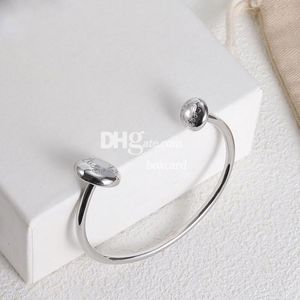 Простые серебряные браслеты для мужчин и женщин, дизайнерские браслеты с буквенным покрытием и штампами, ювелирные аксессуары