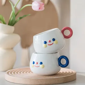 Mugs Creative Rainbow Smile Ceramic Söt handmålad härlig frukostmjölk te kaffekoppar kökskontor bordsware dryckware