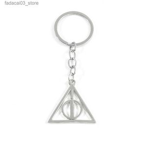 Keychains Lanyards Trend Movie Keychain Fashion Rotatable the Deathly Hallows Metal Pendant Keyring Car Backpack Key Holder Jewelry Accessories Q240201