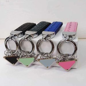 Keychains Lanyards Designer Keychains 남자 여자 자동차 키 체인 키 링 애호가 키 체인 진짜 가죽 직조 펜던트 키 링 액세서리 드라이버