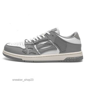 Amiiris 2024 Moda Top High Leather Skel Bone Chunky Shoes Pequeno Designer Branco Skate Skate Sapato Genuíno Versátil Splice Mens Sneaker H573