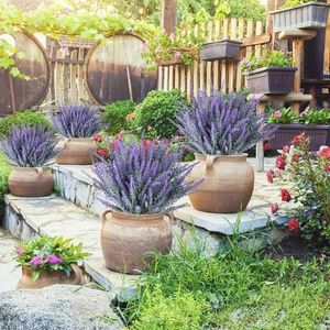 Flores decorativas 12 pacotes de lavanda artificial falsa, plástico roxo para casa, casamento, cozinha, jardim, decoração interna e externa