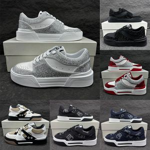 designer casual skor kvinnor män sneaker äkta läder vit graffiti sneakers mode diamant smycken dekoration skateboard lyx platt sko utomhus tränare