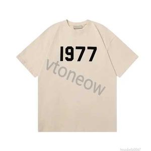 21SS Designer Tide T Shirts 1977 Bröstbrev Laminerad tryck Kort ärm High Street Löst överdimensionerad casual T-shirt 100% bomullstoppar för män och kvinnor Essentail TS