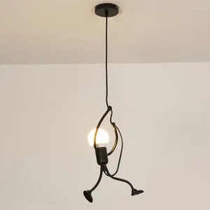 Lampade a sospensione Omino in ferro vintage Lampadario di arti moderne Lampada da soffitto a LED Casa Soggiorno Arredamento camera da letto per bambini Luci nere