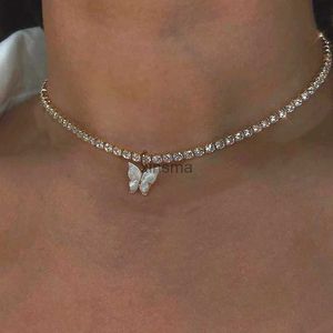 Chokers Dazzling Acrylic Fjäril Choker Halsband Rhinestone Chain White Black Color Simple ClaVicle Halsband Animal Korean Jewelry YQ240201