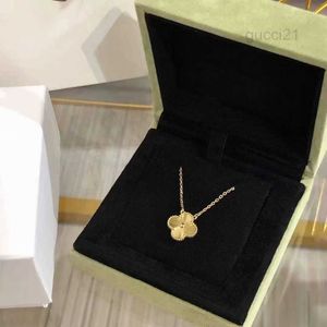 Womens Clover Designer Brand Luxury Pendant Necklaces with Shining Crystal Diamond 4 Gold Laser Silver Choker Necklace Tsky