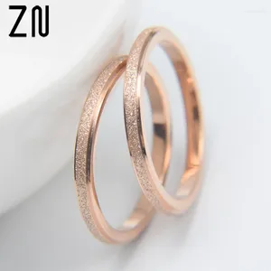 Klaster Pierścienie Zn Classic Matte Rose Gold Color Pierścień Ogon Cienka oprawa weselna dla kobiet Tytanium Steel Fashion Finger Jewelry