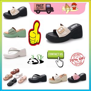 Designer Casual Platform High Rise Thick Soled PVC Slippers Man Woman Light Weight Wear Läder gummi mjuka sulor Sandaler Flat Summer Beach Slipper