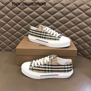 Burberyitys Accessories 2023 New Korean Luxury Edition Checkered Board Shoes Canvas Sports Leisure Spring and Autumn Season Trendy Mens Shoes
