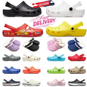 2024 Salhe Bembury Croc Charms Slides Sandals Designer berühmte Hausschuhe Frauen Herren Schnallen Schwarz Krankenhaus Luxurys Crocc Platform Sliders Slippers Schuhe