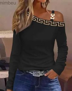 T-shirt da donna elegante camicetta allentata sexy da donna 2023 primavera inverno una spalla scava fuori catena appesa al collo bottone stampato moda femminile top L240201