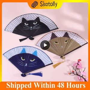 Estatuetas decorativas gato chinês dos desenhos animados seda estilo elegante leques de mão adorável gatinho ventilador portátil dobrável borla feminino meninas mostrar