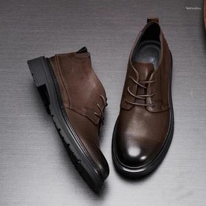 Botlar İtalyan retro erkekler gerçek deri el yapımı rahat kalite 2024 tasarımcı sıcak ayak bileği sıradan iş sosyal ayakkabıları adam