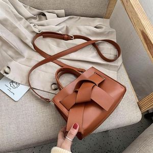 Omuz çantaları küçük kadınlar messenger tasarımcısı 2021 bowknot el çantası ofisi bayan zarif üst kapaklı çanta nitelikleri ol crossbody266u