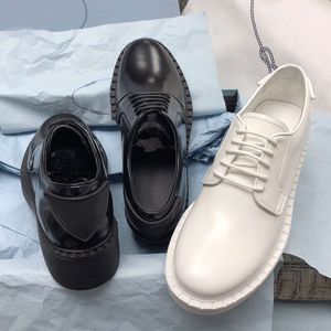 Nuovi uomini eleganti scarpe mocassini firmati sandali da donna in pelle comfort triangolo piattaforma scarpe casual scarpe da ginnastica classiche opache da esterno con scatola 517