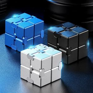 Cubo infinito Fidget Toy Flip Cubi di plastica per dita in metallo Antistress Ansia EDC per adulti Bambini Autismo Adhd 240124