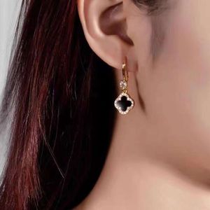 Designer-Ohrringe 4/Vierblättriges Kleeblatt-Charm-Ohrstecker, Rückseite, Perlmutt-Silber, 18 Karat vergoldet, Achat, für Frauen, Mädchen, Valentinstag, Muttertag, Hochzeitsgeschenk 2023 AA