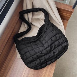 HBP Black Quilted 레트로 대용량 가방 핸드백 여성 가방 2021 새로운 스타일 패션 올 매치 간단한 어깨 가방 토트 BA263K