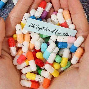 Bomboniera 100 pezzi Capsule di messaggi Lettera d'amore Pillola di colore con note di carta in rotolo Bottiglia di desideri Pillole fai da te Anniversario Regalo di San Valentino