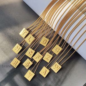 Designer Luxury Jewelry VivienenWestwoods Satellite Viviane Westwood Lisas Same Style Saijia 26letter Small Square Necklace Brass Goldplated Small Letter Penda