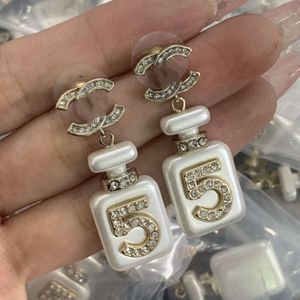 2023 Premium Brand Stud Earring Designer Girls Love Channel Earrings Top Luxury Fashion Jewelry Earring Presenttillbehör Konstdesign K2