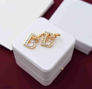 Stud 18k Gold Plated Luxury Designer Earrings Studs Women Fashion Simple Rhinestone Pendant Ear Charm Jewelry Lucky Color 925 Silver Needle Earring 2024 8I9X