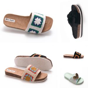 Słynne sandały Woody Woman Flat Designer muły kapcie damskie slajdy z slajdy platforma platforma platforma fur platforma Sandels Summer Beach Buty Slider Flip 86